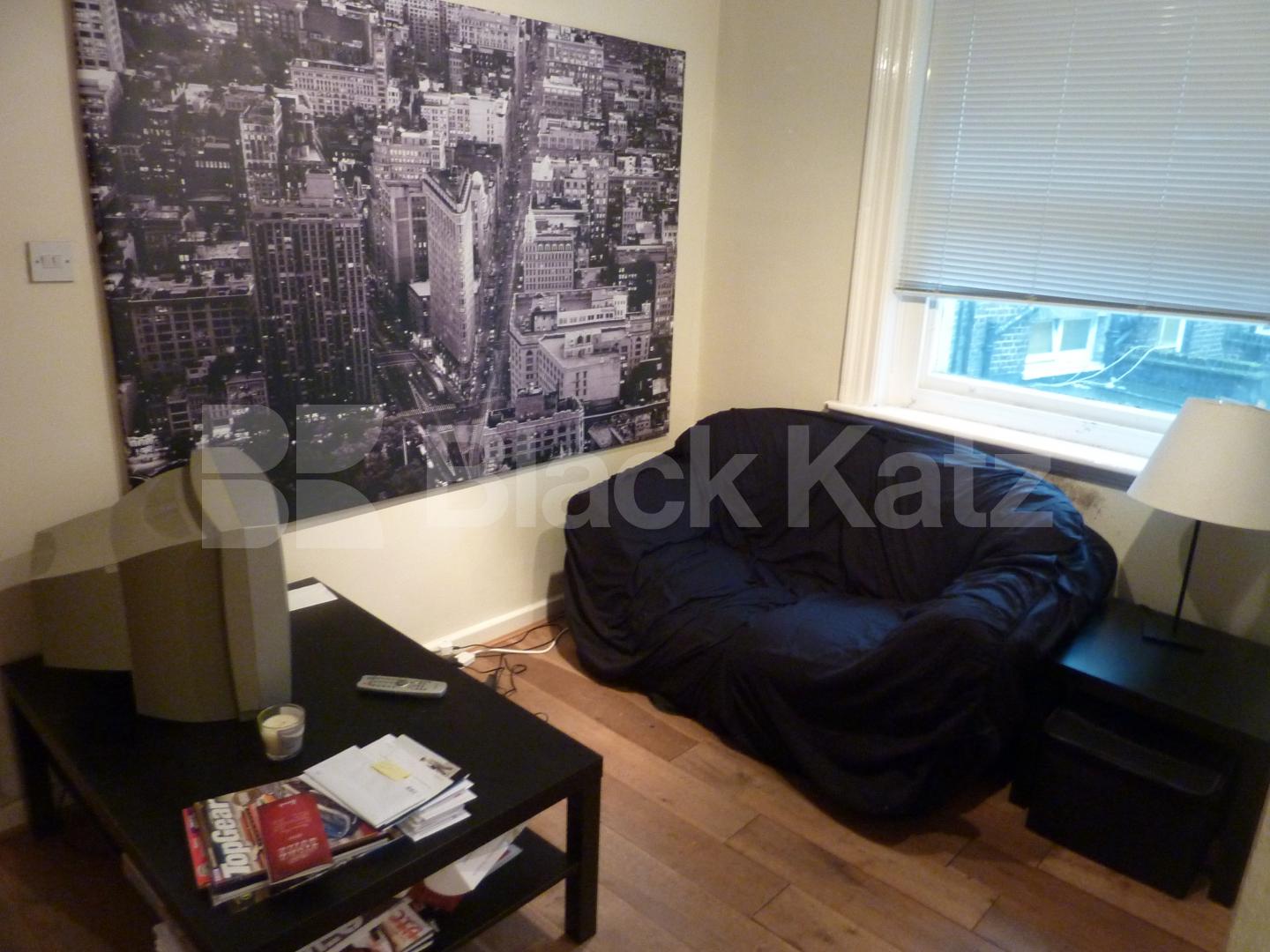 			LOCATION LOCATION LOCATION!!!, 1 Bedroom, 1 bath, 1 reception Flat			 Oxford Street, SOHO